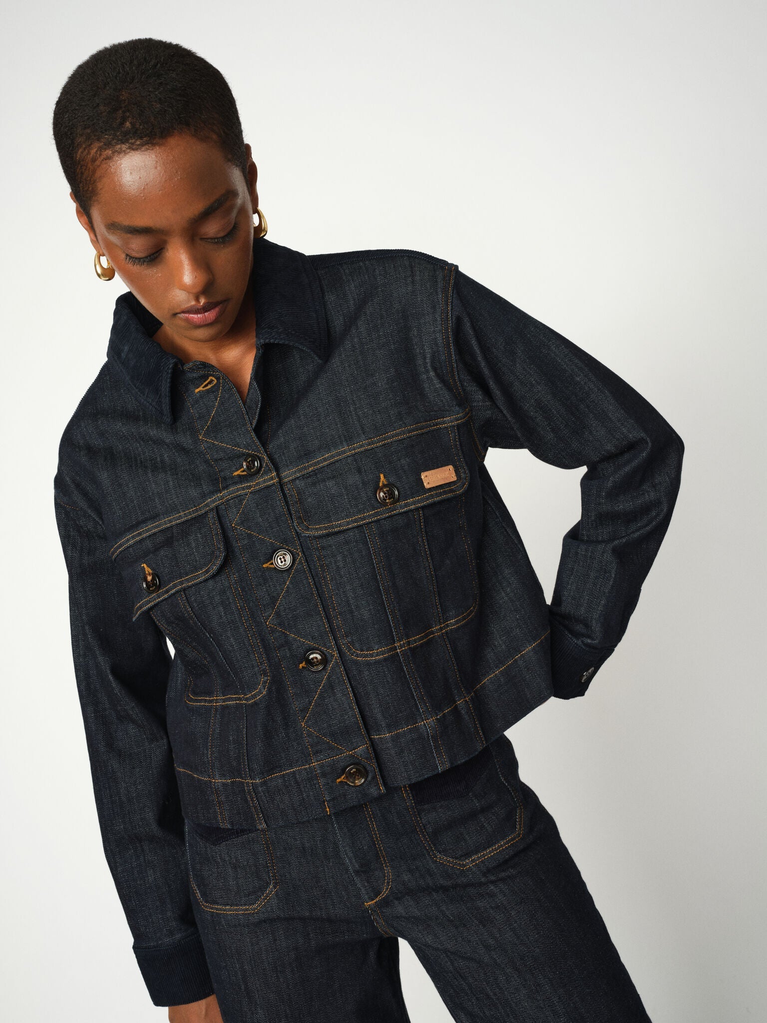 Modelshot / Dark Blue / Detail